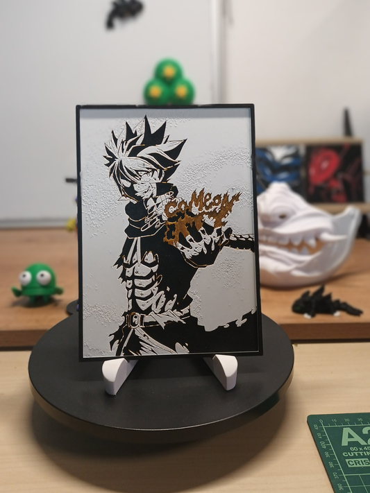 Cuadro 3D artesanal de Natsu Dragneel inspirado en Fairy Tail con efecto de relieve mediante impresión 3D y marco negro.